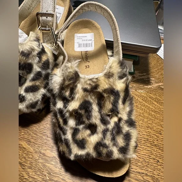 Bonpoint Faux Fur Sandals Girls Size 33 (US Size 2). Leopard pattern. NWT